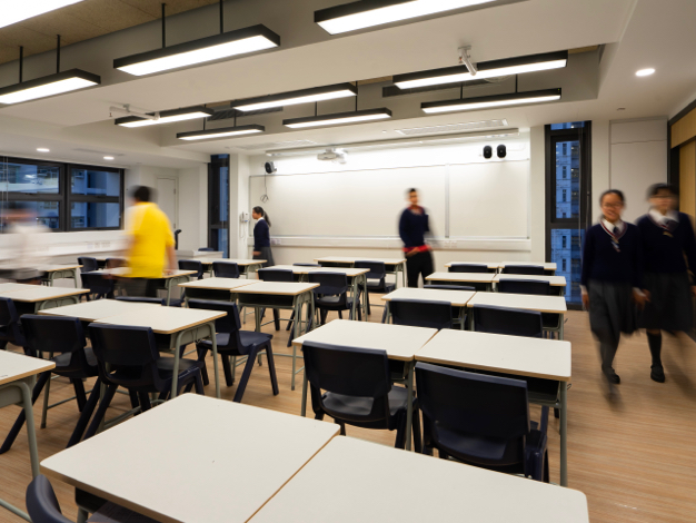 Classroom designed with 3-side natural lighting