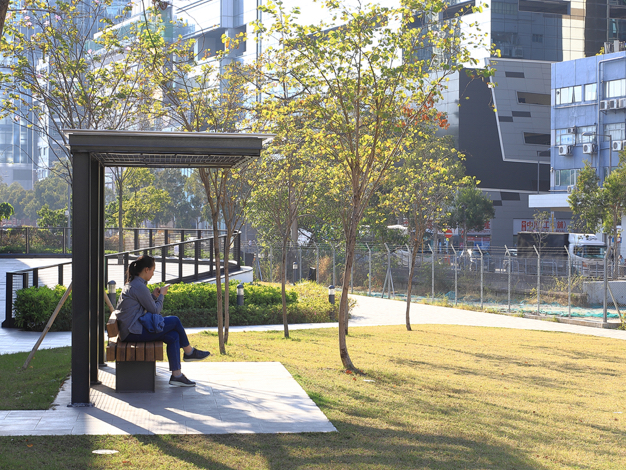 Sitting-out area with shelter