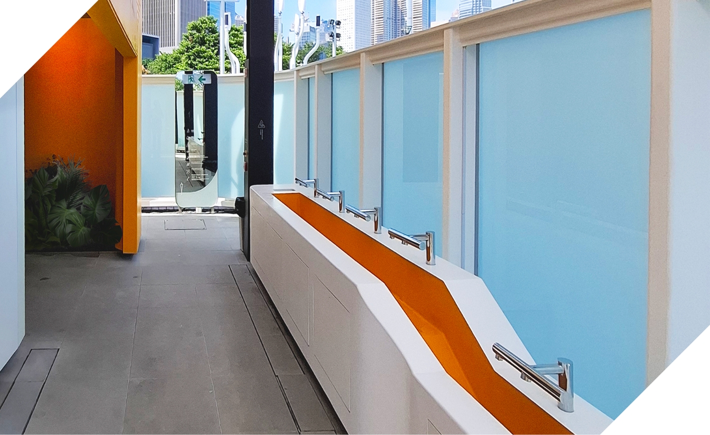 項目以翻新方案取代重建工程，並盡量運用低碳建材，以及太陽能和風能等可再生能源，力證可持續翻新工程能大幅減低碳足跡。