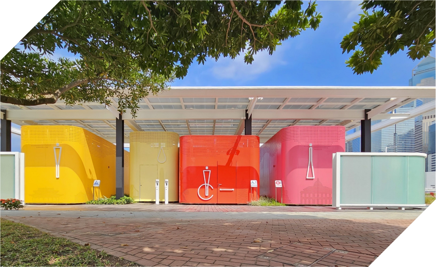 城市綠洲配備家庭友善洗手間、暢通易達而無分性別的洗手間、飲水站，以及綠意休憩長櫈。