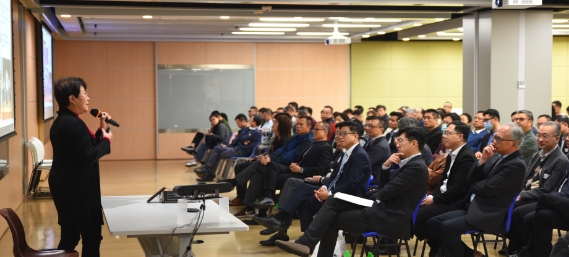 逾400名承建商、顧問及同事參加「建築署安全論壇」。