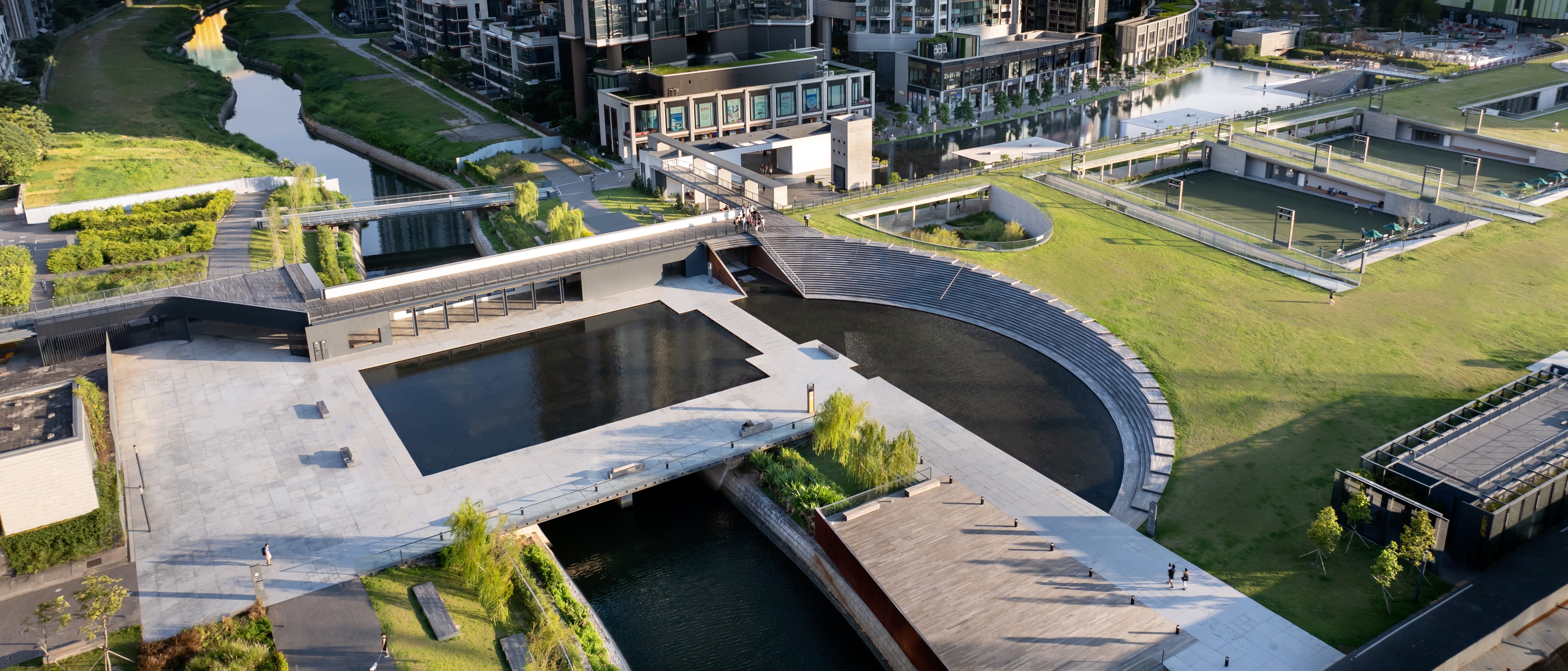 呼应启德河的人工水景