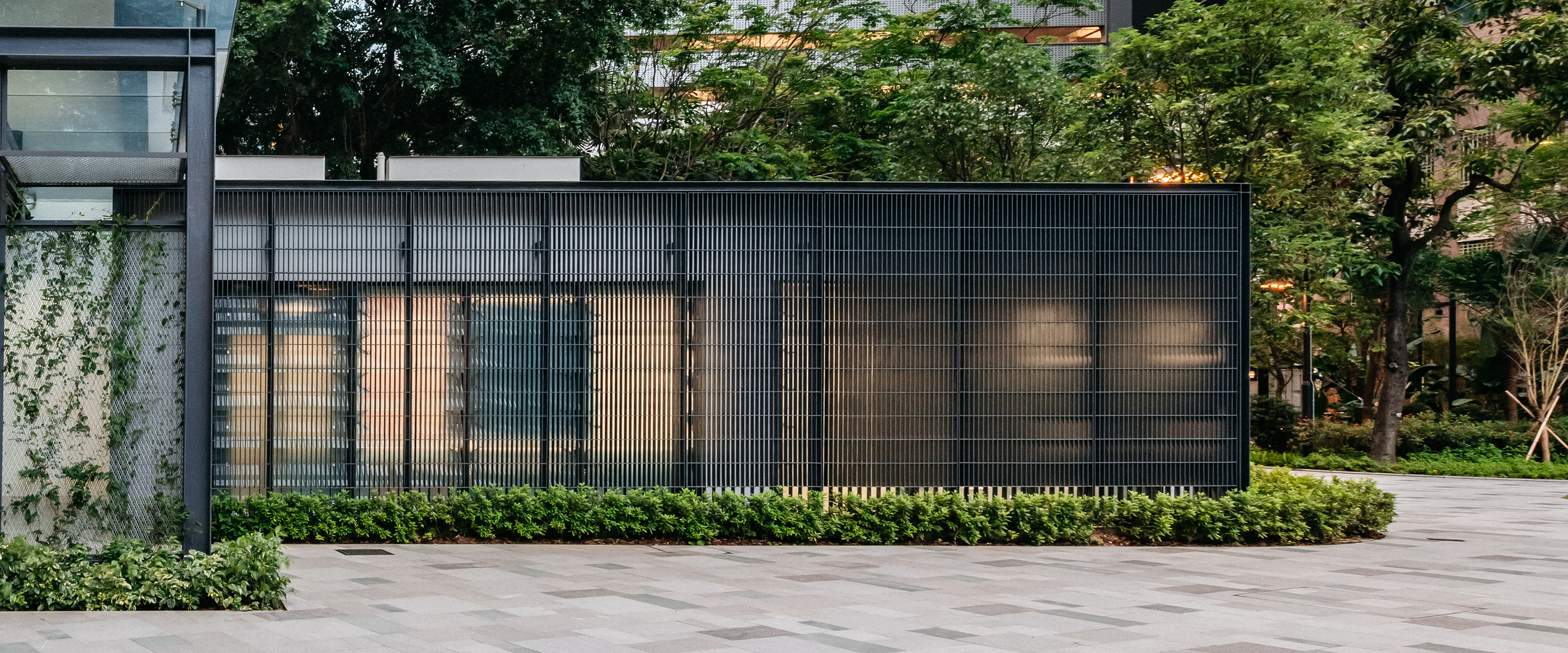 Project Fa&ccedil;ade- View from Central Lawn