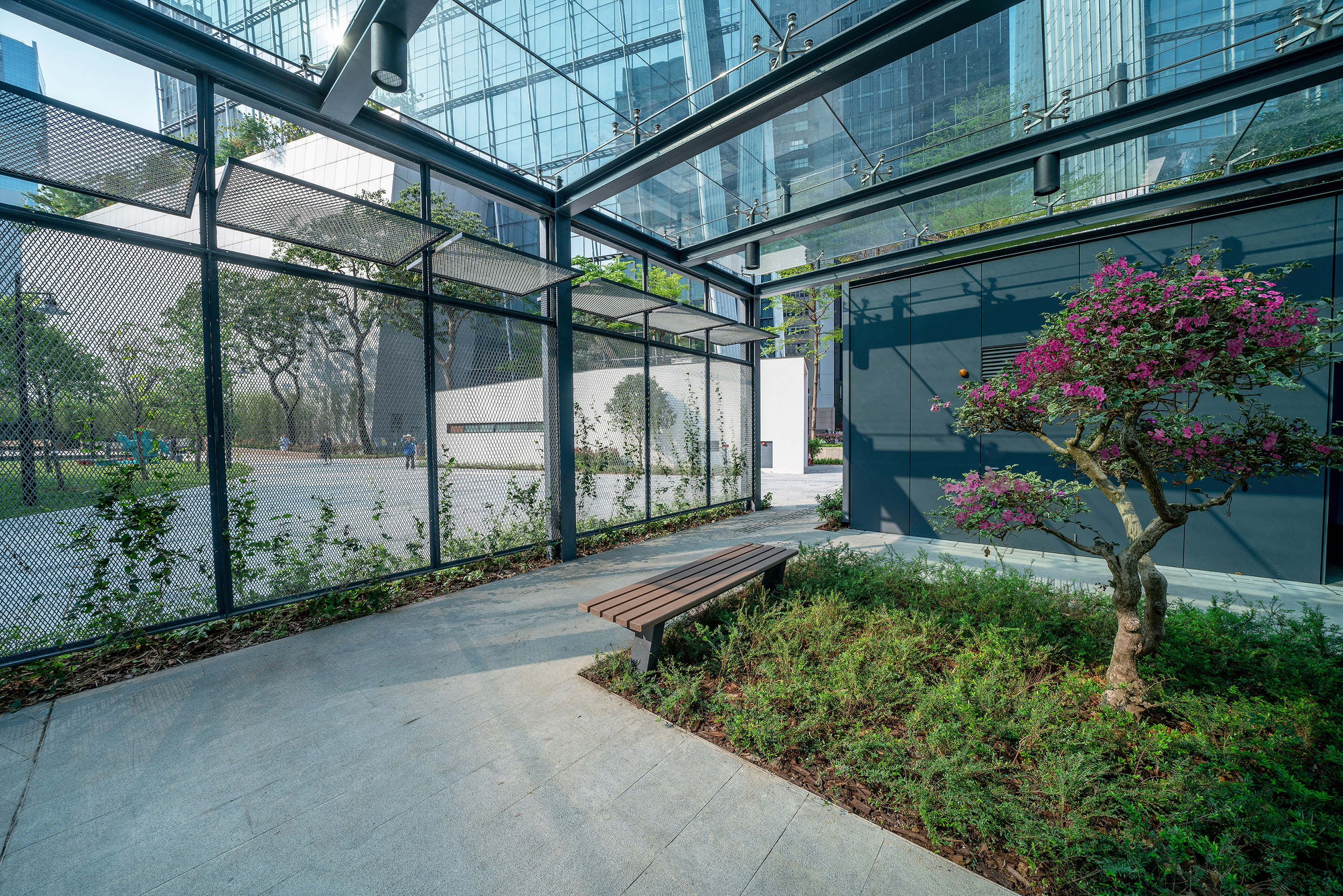 The Transition Space between the Outdoor and Indoor