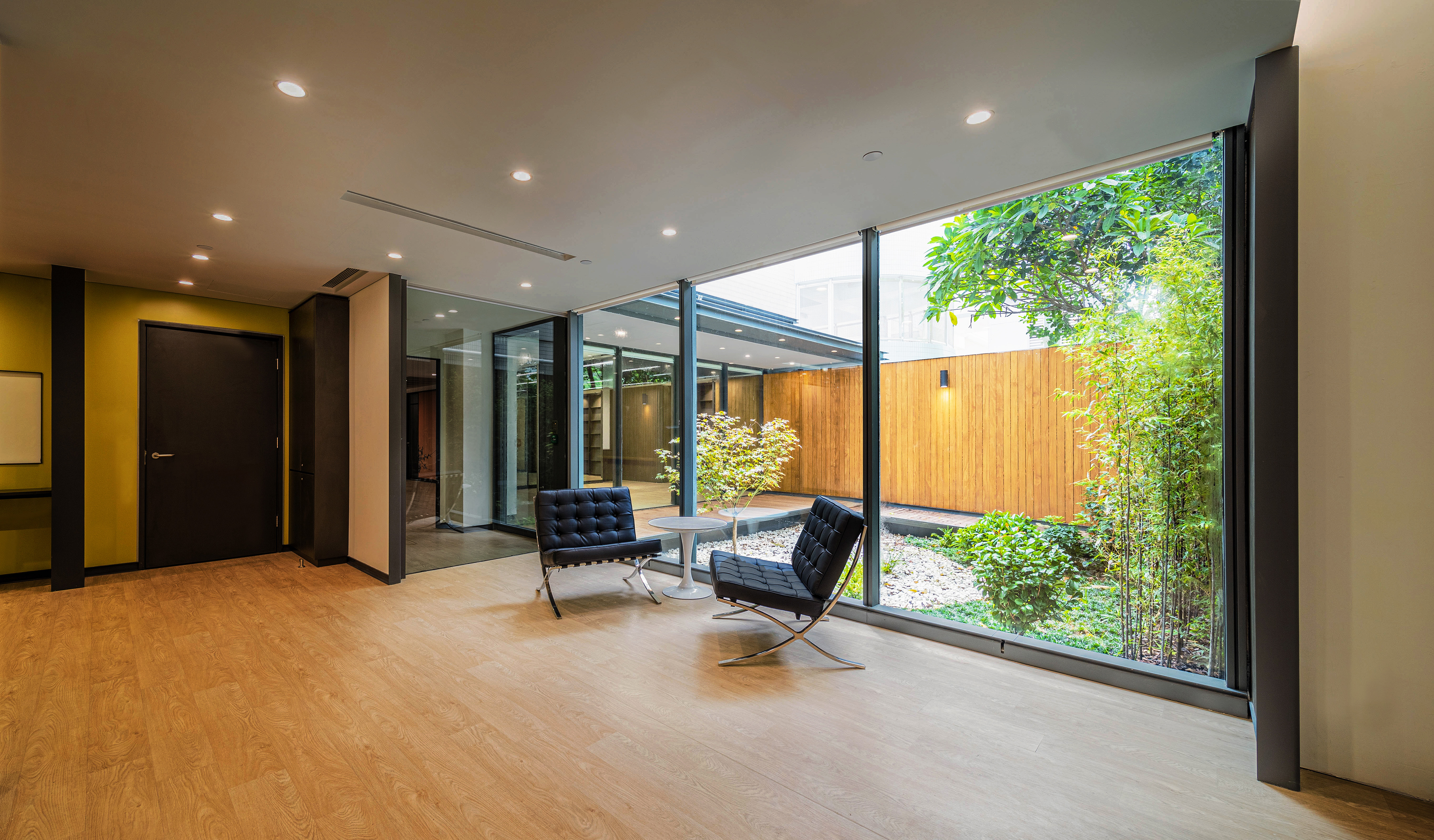 朝向庭院花園的房間